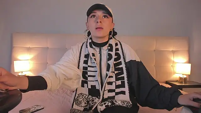 Snapshot of Zowi_Hottiee chatting on February 2025 02:19:01 AM Zowi Hottiee online show from February 2025 02:19:01 AM