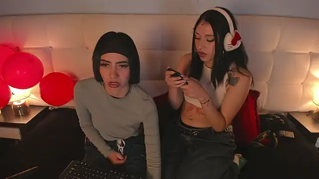 Snapshot of Zowi_Hottiee chatting on February 2025 04:58:01 AM Zowi Hottiee online show from February 2025 04:58:01 AM