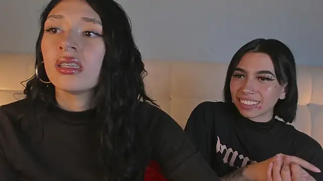 Snapshot of Zowi_Hottiee chatting on March 2025 03:05:02 AM Zowi Hottiee online show from March 2025 03:05:02 AM