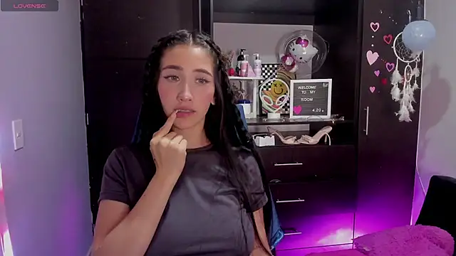 Emilytafur online show from January 2026 12:58:02 AM