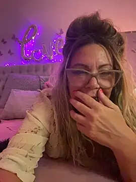 lolavalecuatro online show from February 2025 11:55:01 PM