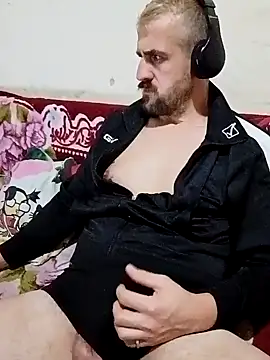 Snapshot of GrofLicno chatting on January 2025 08:13:02 PM GrofLicno online show from January 2025 08:13:02 PM