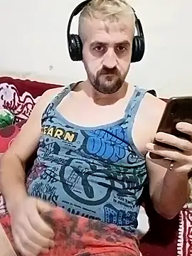 Snapshot of GrofLicno chatting on January 2025 10:29:02 PM GrofLicno online show from January 2025 10:29:02 PM