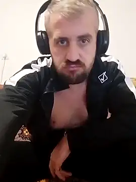 Snapshot of GrofLicno chatting on January 2025 06:27:02 PM GrofLicno online show from January 2025 06:27:02 PM