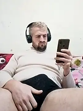 Snapshot of GrofLicno chatting on January 2025 02:33:02 PM GrofLicno online show from January 2025 02:33:02 PM