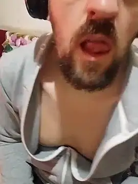 Snapshot of GrofLicno chatting on February 2025 09:32:02 PM GrofLicno online show from February 2025 09:32:02 PM