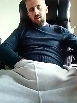 Snapshot of GrofLicno chatting on September 2025 12:42:01 PM GrofLicno online show from September 2025 12:42:01 PM