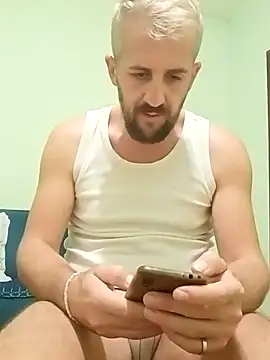 Snapshot of GrofLicno chatting on October 2025 10:33:02 PM GrofLicno online show from October 2025 10:33:02 PM