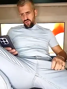 Snapshot of GrofLicno chatting on November 2025 07:08:02 PM GrofLicno online show from November 2025 07:08:02 PM