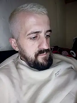 Snapshot of GrofLicno chatting on December 2025 04:56:01 PM GrofLicno online show from December 2025 04:56:01 PM