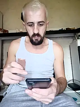 Snapshot of GrofLicno chatting on December 2025 12:53:02 PM GrofLicno online show from December 2025 12:53:02 PM