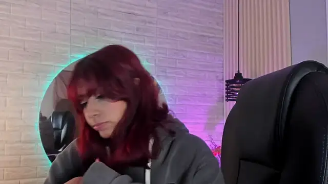 Snapshot of cloe__palmer chatting on December 2024 12:22:01 PM cloe palmer online show from December 2024 12:22:01 PM