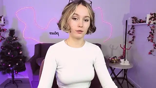 Snapshot of BritnieCute chatting on December 2024 11:32:02 AM BritnieCute online show from December 2024 11:32:02 AM