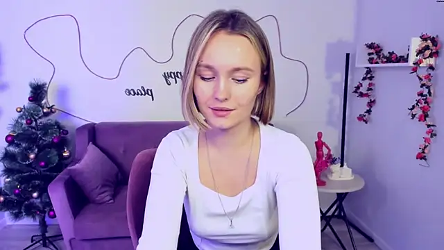 Snapshot of BritnieCute chatting on January 2025 11:00:02 AM BritnieCute online show from January 2025 11:00:02 AM