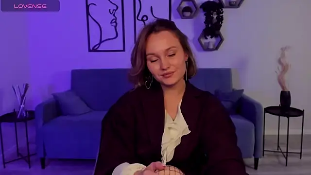 Snapshot of BritnieCute chatting on September 2025 07:13:02 AM BritnieCute online show from September 2025 07:13:02 AM