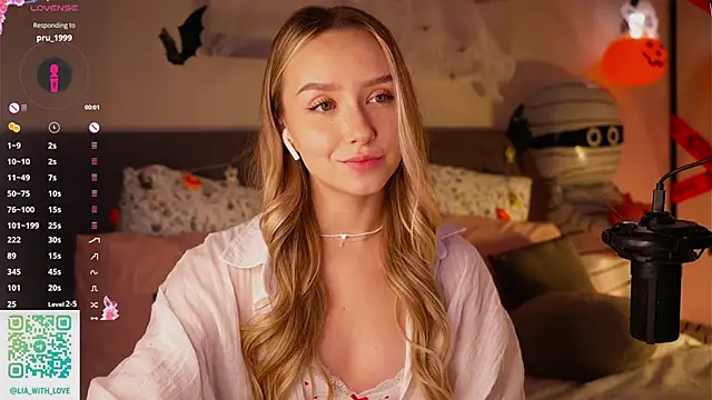 HollisBeckett online show from October 2025 03:10:01 AM