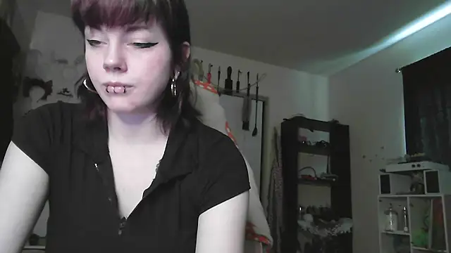 Snapshot of GoddessPinxx chatting on June 2026 09:05:02 PM GoddessPinxx online show from June 2026 09:05:02 PM