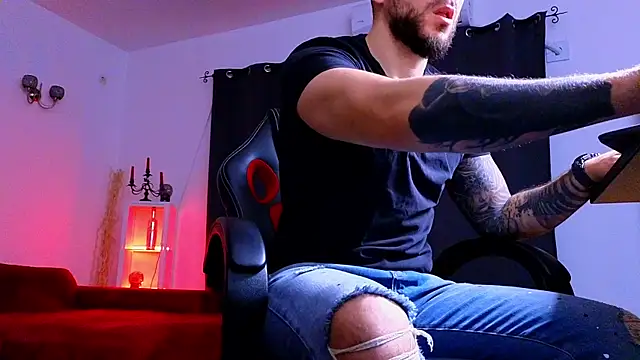 Snapshot of MightyAaron66 chatting on November 2025 03:42:02 AM MightyAaron66 online show from November 2025 03:42:02 AM