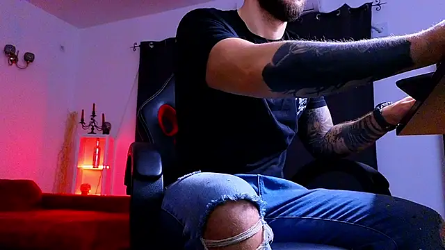 Snapshot of MightyAaron66 chatting on December 2025 03:56:01 AM MightyAaron66 online show from December 2025 03:56:01 AM