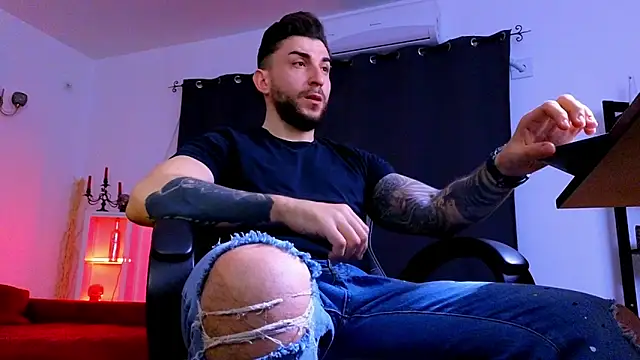 MightyAaron66 online show from April 2026 01:17:02 AM