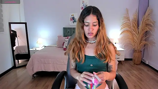 Tamy edwards online show from November 2025 07:47:01 PM