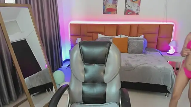 Tamy edwards online show from April 2026 07:58:02 PM