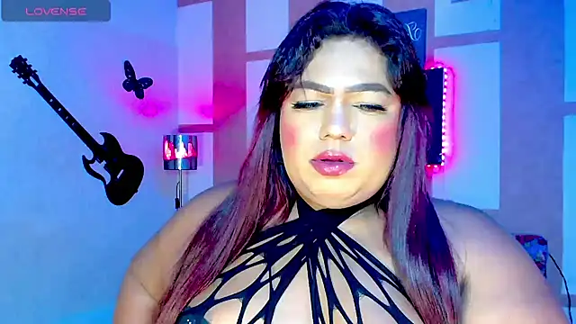 Snapshot of OpraxBellinda chatting on June 2026 03:43:02 AM OpraxBellinda online show from June 2026 03:43:02 AM