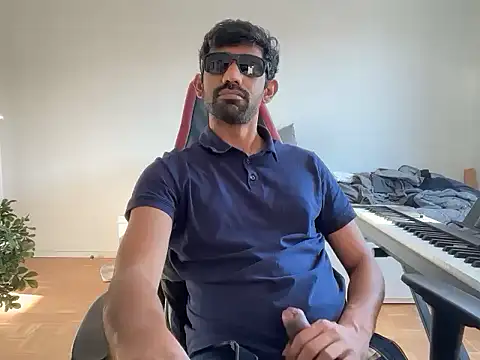 dominanthubby online show from April 2026 04:37:01 PM