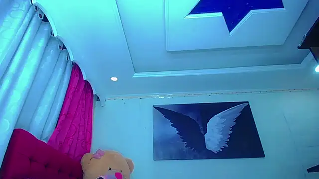 NahomiCamper online show from December 2025 04:45:02 PM