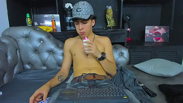 HeellBoy  online show from November 2025 07:48:02 PM