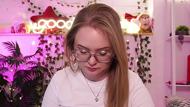 MonicaAsis online show from April 2026 09:39:33 PM