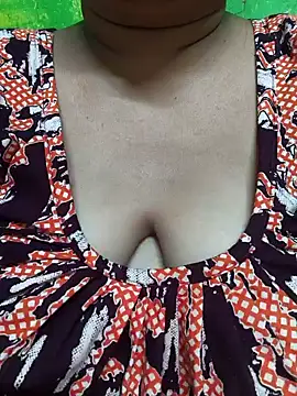 Snapshot of Rinki_Guptaa chatting on March 2025 06:44:02 PM Rinki Guptaa online show from March 2025 06:44:02 PM