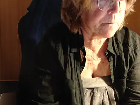 Snapshot of _sunshine__ chatting on November 2025 05:02:02 PM sunshine online show from November 2025 05:02:02 PM