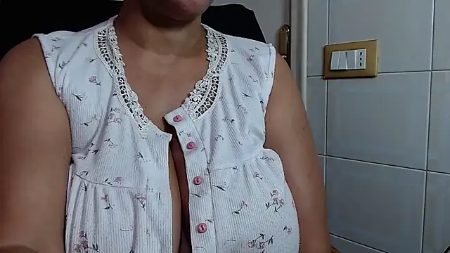 Foxlady2271 online show from June 2026 11:25:01 PM