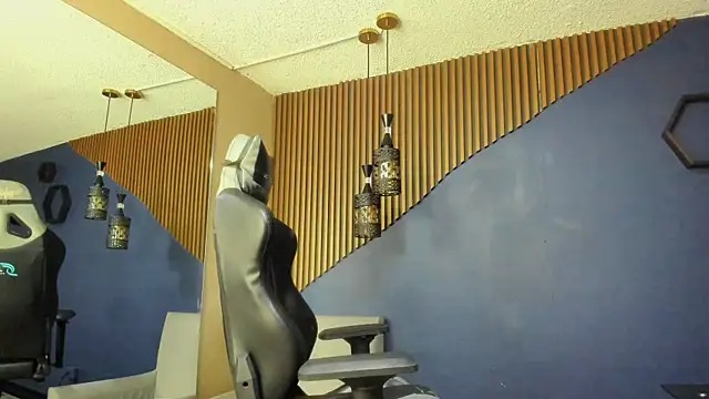 JacksonOlsenn online show from February 2025 12:03:02 PM