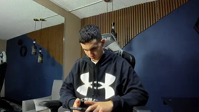 JacksonOlsenn online show from February 2025 12:05:02 PM