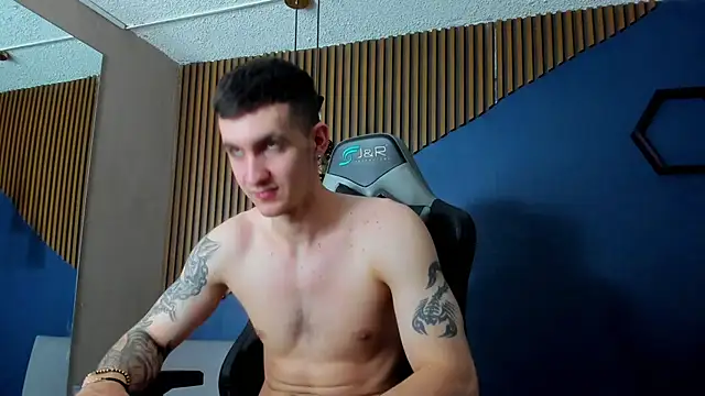 JacksonOlsenn online show from February 2025 06:00:02 PM