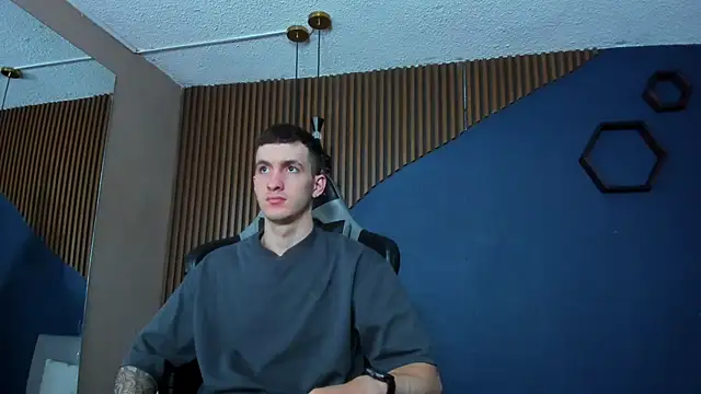 JacksonOlsenn online show from February 2025 06:09:02 PM