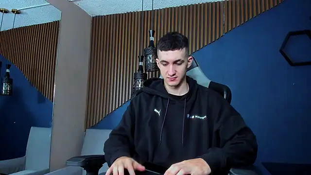 JacksonOlsenn online show from March 2025 11:58:02 AM