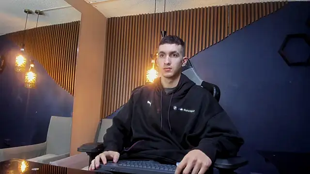 JacksonOlsenn online show from March 2025 12:01:02 PM