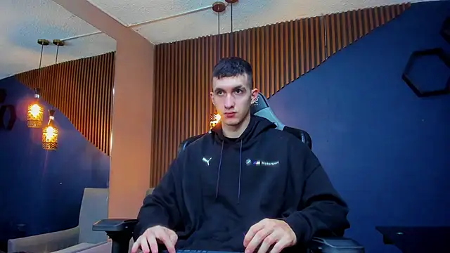 JacksonOlsenn online show from March 2025 12:04:02 PM