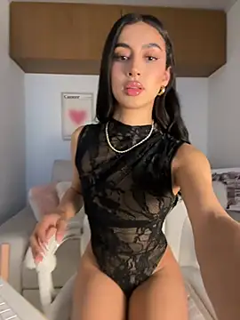 Snapshot of maddy_bronw_ chatting on May 2026 10:39:01 PM maddy bronw online show from May 2026 10:39:01 PM