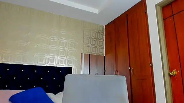 Snapshot of evelyn_wine chatting on February 2025 07:56:02 PM evelyn wine online show from February 2025 07:56:02 PM