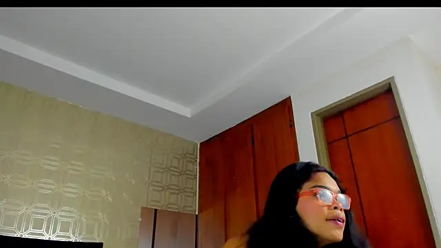 Snapshot of evelyn_wine chatting on March 2025 05:50:02 PM evelyn wine online show from March 2025 05:50:02 PM