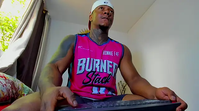 ronnie 7777 online show from December 2025 05:54:01 PM