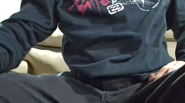 Snapshot of overaveragefreak4you chatting on December 2024 01:17:01 PM overaveragefreak4you online show from December 2024 01:17:01 PM