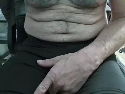 Snapshot of overaveragefreak4you chatting on December 2024 10:07:01 AM overaveragefreak4you online show from December 2024 10:07:01 AM