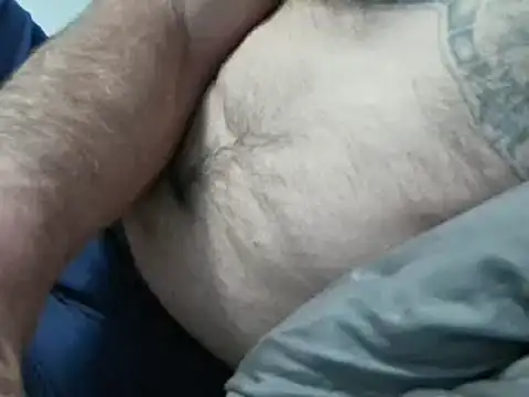 Snapshot of overaveragefreak4you chatting on December 2024 12:38:02 PM overaveragefreak4you online show from December 2024 12:38:02 PM