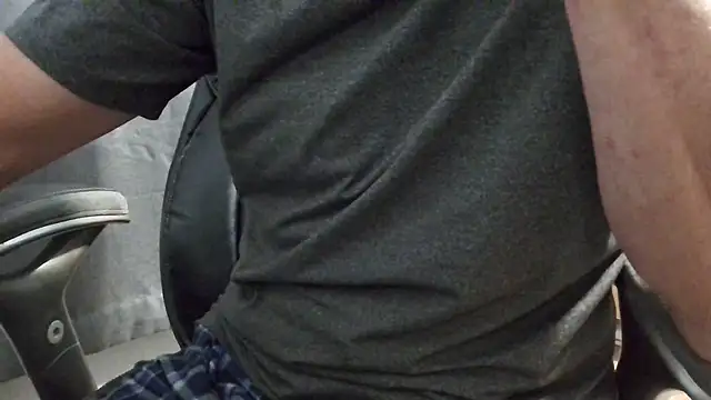 Snapshot of overaveragefreak4you chatting on January 2025 05:53:02 AM overaveragefreak4you online show from January 2025 05:53:02 AM