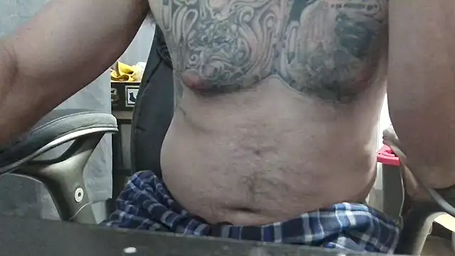 Snapshot of overaveragefreak4you chatting on February 2025 08:13:02 AM overaveragefreak4you online show from February 2025 08:13:02 AM